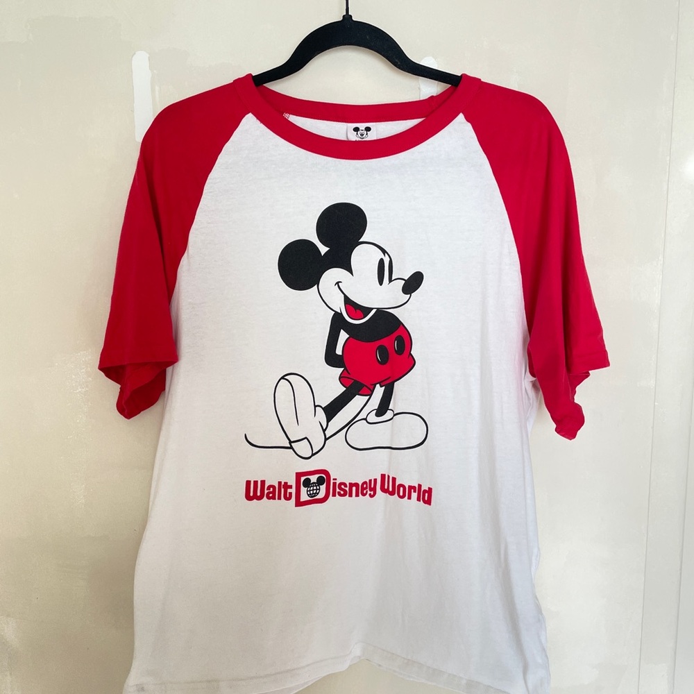 ❌SOLD❌ NWOT Classic Red and White Mickey Mouse Raglan Tee from Walt Disney World